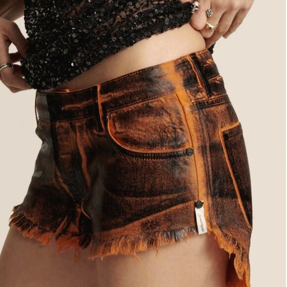 One Teaspoon - LACQUERED BONITAS LOW WAIST DENIM SHORTS - Picture 1 of 8
